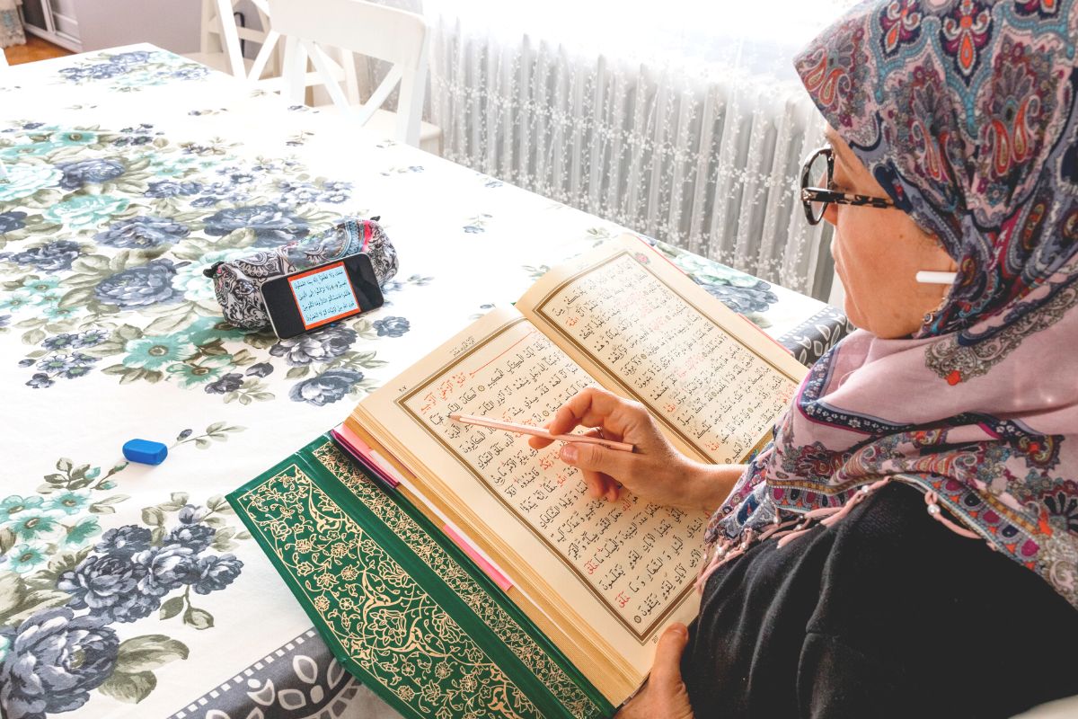 Female Quran Teacher